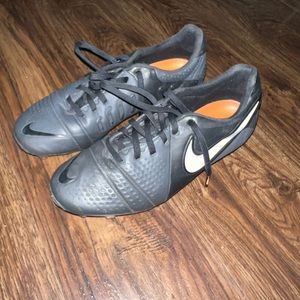 Nike Womens Soccer Cleats Size 6.5 US
